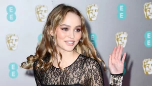 Lily-Rose Depp bez stanika. Tak poszła w miasto!