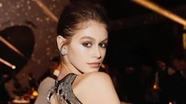 Kaia Jordan Gerber ma dopiero 18 lat, a już rozpisują się o niej media na całym świecie. Sporo zamieszania w mediach wywołała jej naga sesja dla japońskiego "Vogue'a". 

Śliczna córka Cindy Crawford i Rande Gerbera nie boi się rozebrać na potrzebę zdjęć. Wygląda na to, że chce, by o niej mówiono. Zdaniem niektórych portali, ma nawet szansę zrobić większą karierę niż jej popularna matka. 

Trzeba przyznać, że warunki do modelingu ma idealne! 