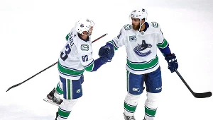 Jay Beagle i Brandon Sutter z Vancouver Canucks