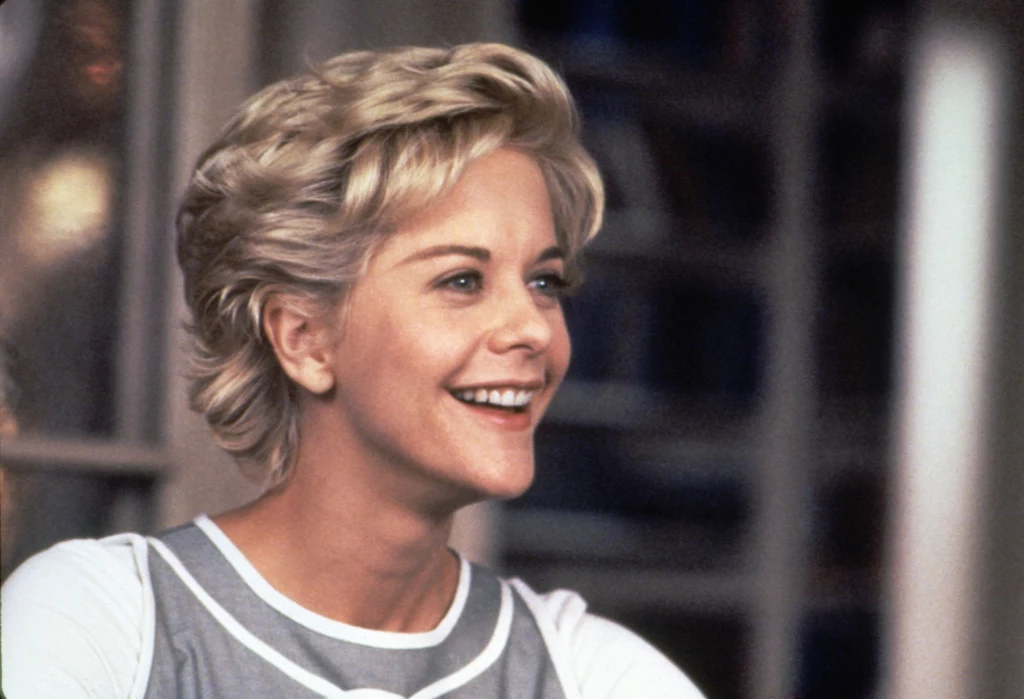 Meg Ryan Drugą królową komedii romantycznych w latach 90. była Meg Ryan – starsza od Roberts o sześć lat. Podobno nigdy nie planowała kariery aktorskiej, choć jej mama – która ostatecznie została nauczycielką – marzyła z kolei o pracy w tym zawodzie. Ryan studiowała dziennikarstwo i, by opłacić studia, zaczęła pracować jako modelka. W latach 80. grywała przede wszystkich w operach mydlanych, horrorach oraz reklamach. Meg Ryan Drugą królową komedii romantycznych w latach 90. była Meg Ryan – starsza od Roberts o sześć lat. Podobno nigdy nie planowała kariery aktorskiej, choć jej mama – która ostatecznie została nauczycielką – marzyła z kolei o pracy w tym zawodzie. Ryan studiowała dziennikarstwo i, by opłacić studia, zaczęła pracować jako modelka. W latach 80. grywała przede wszystkich w operach mydlanych, horrorach oraz reklamach.