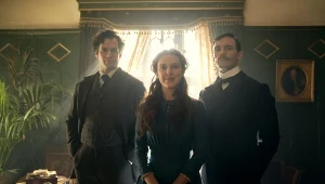 Grana przez Millie Bobby Brown Enola Holmes wraz z braćmi: Sherlockiem (Henry Cavill) oraz Mycroftem (Sam Claflin)