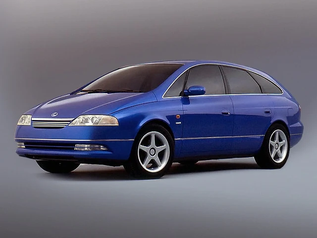 Koncepcyjny pojazd FLV Toyota i Lexus pokazały światu w połowie lat 90. Samochód najpierw zadebiutował ze znaczkiem Toyoty na Tokyo Motor Show 1995. Następnie jako Lexus został zaprezentowany w USA na North American International Auto Show 1996. Taka strategia wynikała z faktu, że aż do 2005 roku marka Lexus nie istniała oficjalnie na japońskim rynku. Koncepcyjne auto dobrze pasowało jednak do charakteru Lexusa. Jego trzyliterowa nazwa była skrótowcem od słów Future Luxury Vehicle i oznaczała luksusowy pojazd przyszłości.
