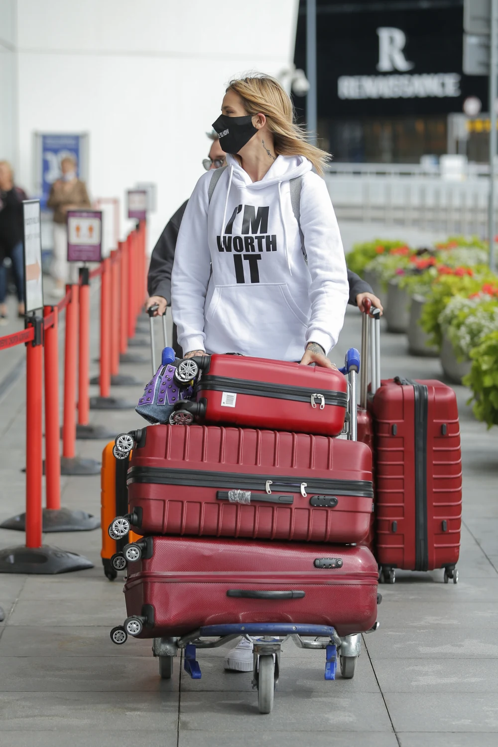 Karolina Gilon właśnie wybiera się do słonecznej Marbelli na plan drugiej edycji „Love Island. Wyspa miłości”. Show Polsatu rusza już 31 sierpnia i jak zapowiedziała prowadząca, będzie się sporo działo! Karolina Gilon właśnie wybiera się do słonecznej Marbelli na plan drugiej edycji „Love Island. Wyspa miłości”. Show Polsatu rusza już 31 sierpnia i jak zapowiedziała prowadząca, będzie się sporo działo!