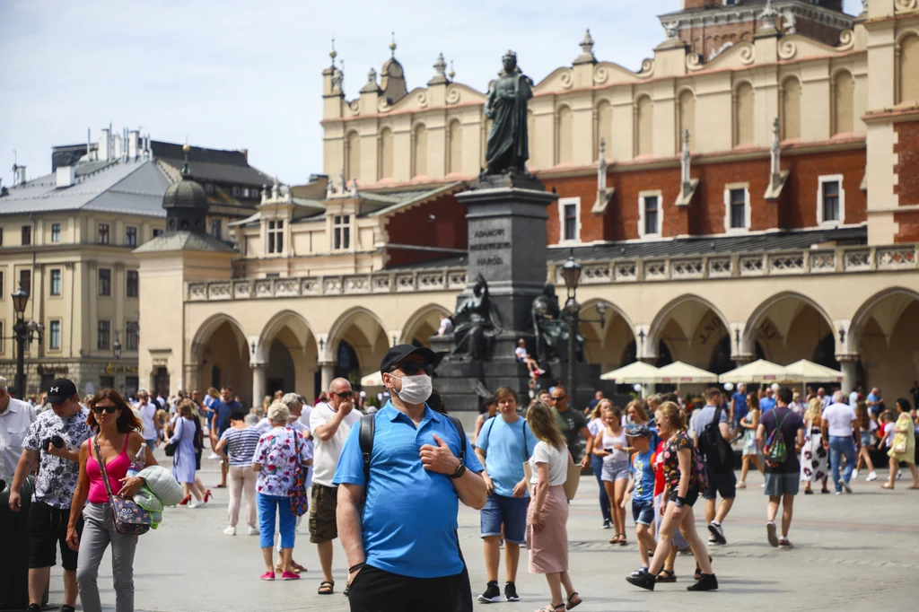 Krakowski rynek; zdjęcie wykonane pod koniec lipca Krakowski rynek; zdjęcie wykonane pod koniec lipca