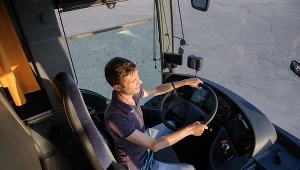 Kierowcy samochodów ciężarowych zarabiali o 230 zł więcej od kierowców autobusów