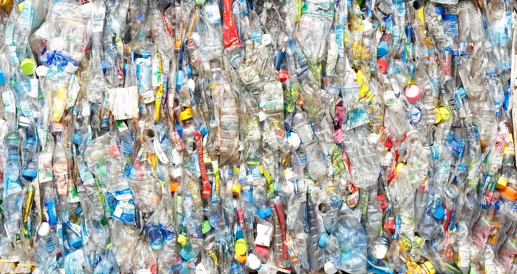 Większość plastikowych śmieci nie ulega przetwarzaniu