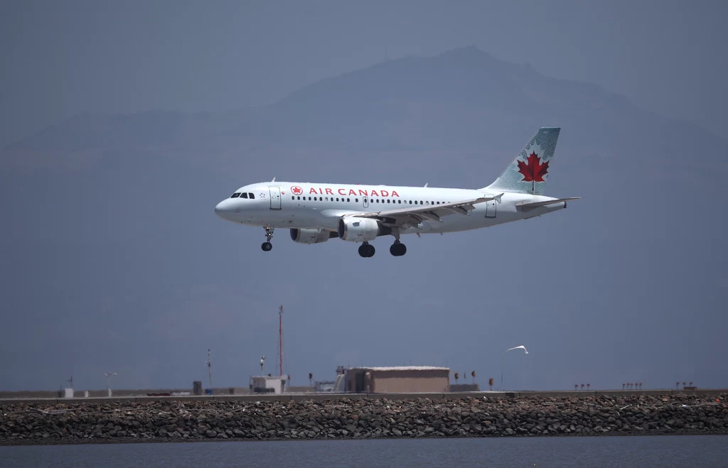 Samolot kanadyjskich linii lotniczych Air Canada, zdjęcie ilustracyjne Samolot kanadyjskich linii lotniczych Air Canada, zdjęcie ilustracyjne