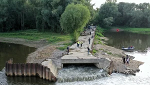 Nieczystości spływające bezpośrednio do Wisły na wysokości ul. Farysa na warszawskich Bielanach
