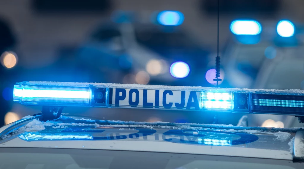 Podczas zatrzymania przestępcy próbowali potrącić policjanta