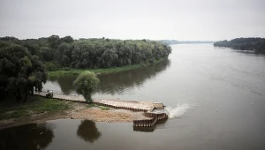 Nieczystości spływające bezpośrednio do Wisły na wysokości ul. Farysa