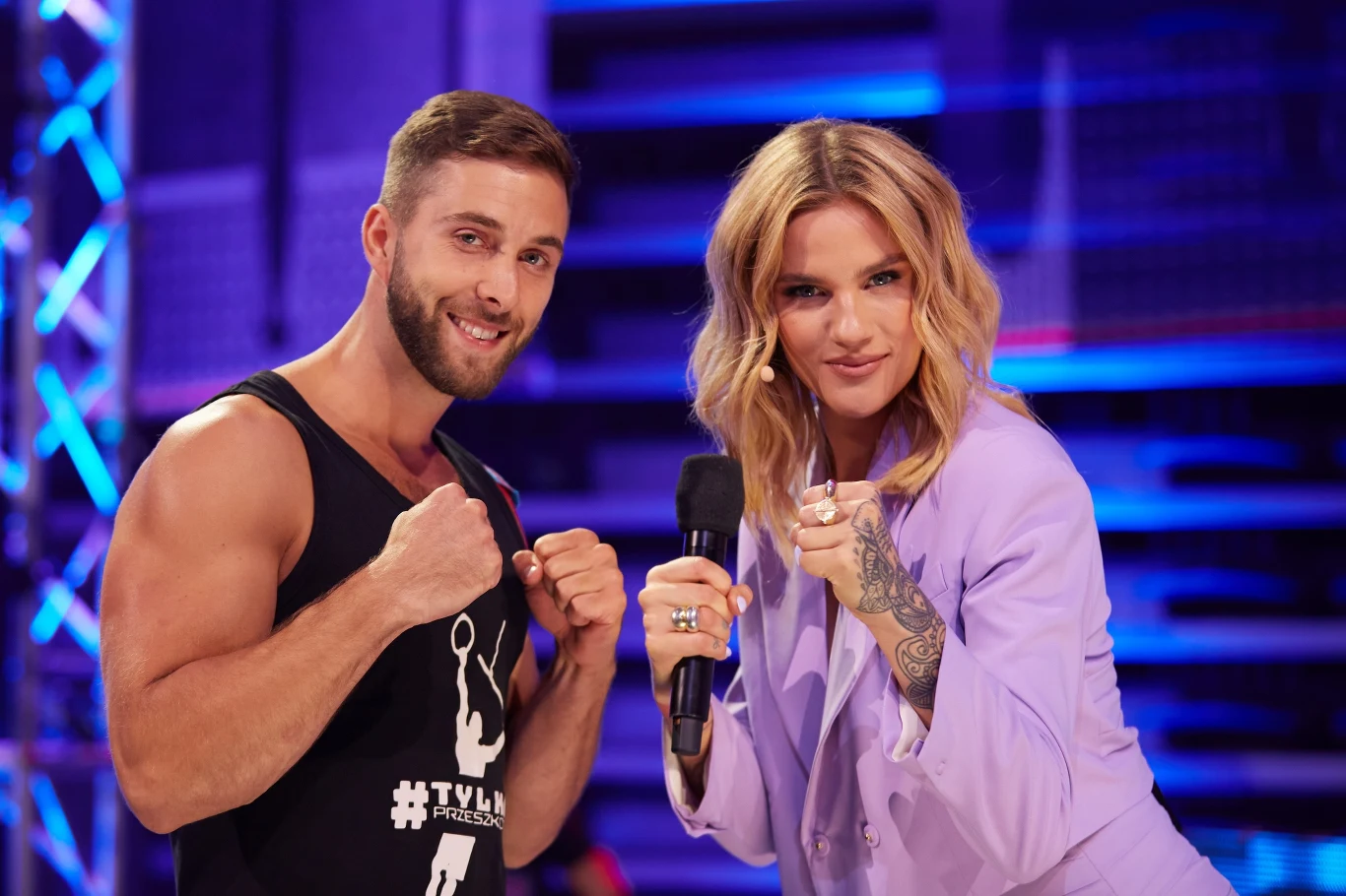 Jakub Zawistowski i prowadząca "Ninja Warrior Polska" Karolina Gilon