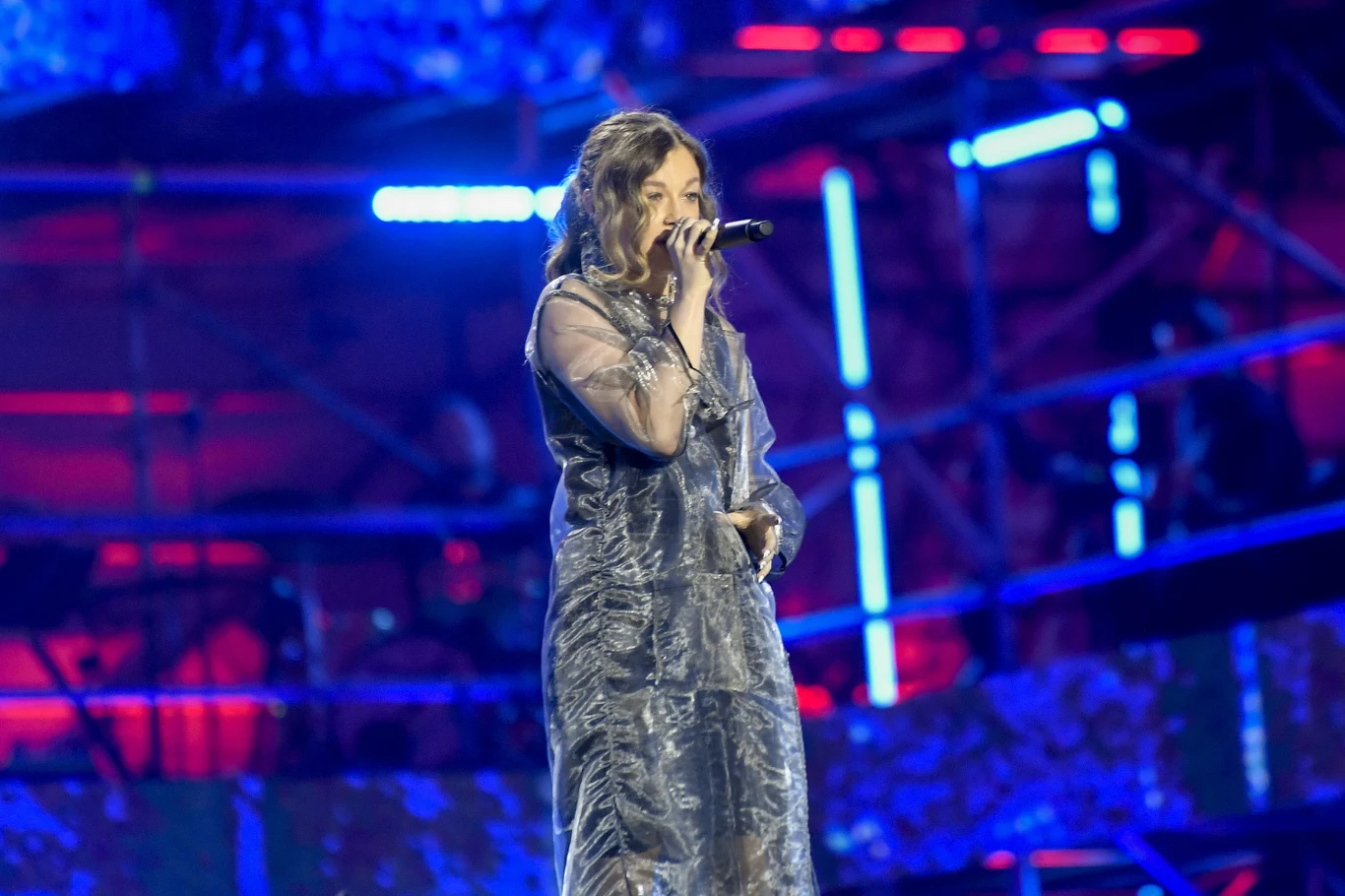 W sieci natomiast swojego ogromnego niezadowolenia nie ukrywał Wojciech Hoffmann, gitarzysta Turbo i współautor przeboju "Dorosłe dzieci". Tytułem piosenki nazwano cały koncert. Na zdjęciu Zuza Jabłońska.