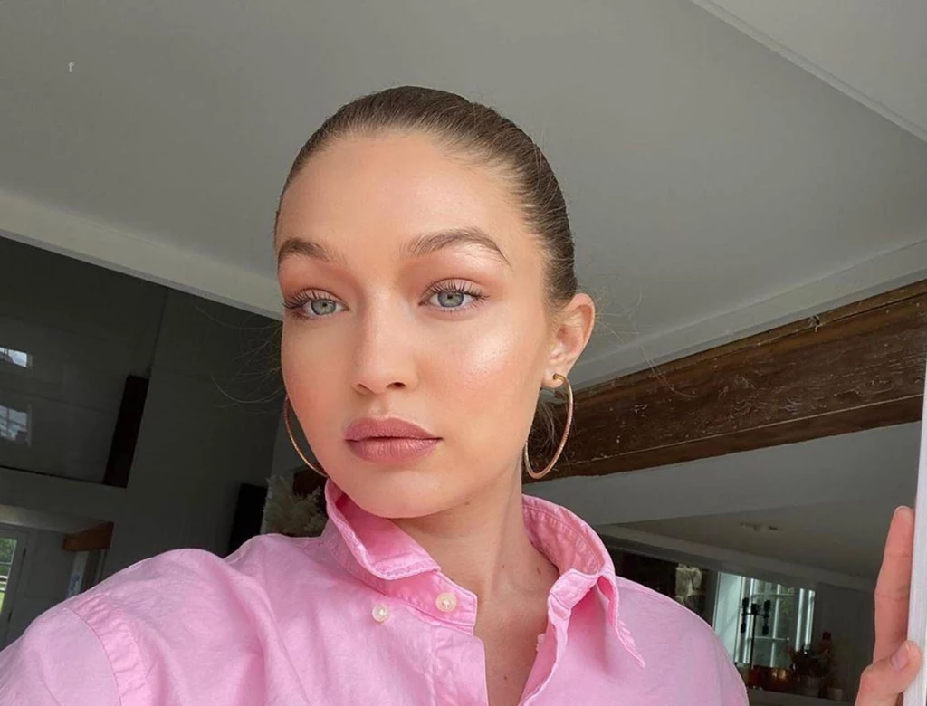 Gigi Hadid prezentuje ciążowy brzuch w niezwykłej sesji 