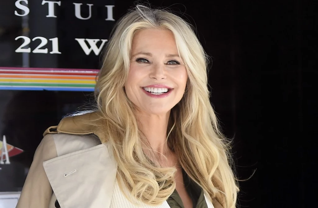 Christie Brinkley w tym roku skończyła 66 lat. Wydawać by się więc mogło, że kariera w modelingu to dla niej już przeszłość, ale ona nie zwalnia tempa. W 1977 roku pojawiła się w skąpym stroju na okładce czasopisma "Cosmopolitan". Wzbudziła ogromne zainteresowanie, choć niektórzy uznali zdjęcie w bikini za zbyt kontrowersyjne jak na tamte czasy. Christie Brinkley w tym roku skończyła 66 lat. Wydawać by się więc mogło, że kariera w modelingu to dla niej już przeszłość, ale ona nie zwalnia tempa. W 1977 roku pojawiła się w skąpym stroju na okładce czasopisma "Cosmopolitan". Wzbudziła ogromne zainteresowanie, choć niektórzy uznali zdjęcie w bikini za zbyt kontrowersyjne jak na tamte czasy.