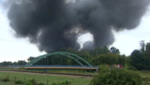 Warszawa: Pożar hali w Konstancinie