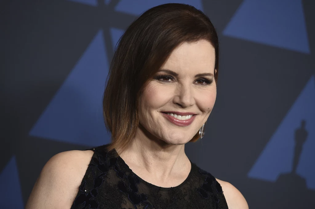 Geena Davis ma dziś 64 lata. Nie da się ukryć, że świetnie wygląda, choć nie stroni od operacji plastycznych. Kiedy pojawiła się w filmie "Thelma i Louise”, okrzyknięto ją jedną z najpiękniejszych aktorek lat 90. Cechuje ją jednak nie tylko atrakcyjny wygląd, ale też nieprzeciętna inteligencja i charyzma. Przez lata walczyła również o to, by kobiety w branży filmowej były traktowane na równi z mężczyznami. Geena Davis ma dziś 64 lata. Nie da się ukryć, że świetnie wygląda, choć nie stroni od operacji plastycznych. Kiedy pojawiła się w filmie "Thelma i Louise”, okrzyknięto ją jedną z najpiękniejszych aktorek lat 90. Cechuje ją jednak nie tylko atrakcyjny wygląd, ale też nieprzeciętna inteligencja i charyzma. Przez lata walczyła również o to, by kobiety w branży filmowej były traktowane na równi z mężczyznami.