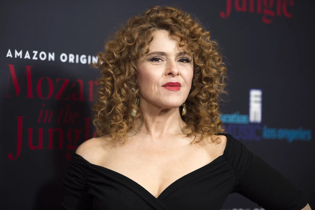 Bernadette Peters na scenie występowała od dziecka. Grała zarówno w filmach, jak i w znanych broadwayowskich musicalach. Od początku wyróżniał ją talent i charakterystyczna uroda. Fani szybko oszaleli na punkcie brązowookiej piękności z burzą rudych loków. Bernadette Peters na scenie występowała od dziecka. Grała zarówno w filmach, jak i w znanych broadwayowskich musicalach. Od początku wyróżniał ją talent i charakterystyczna uroda. Fani szybko oszaleli na punkcie brązowookiej piękności z burzą rudych loków.