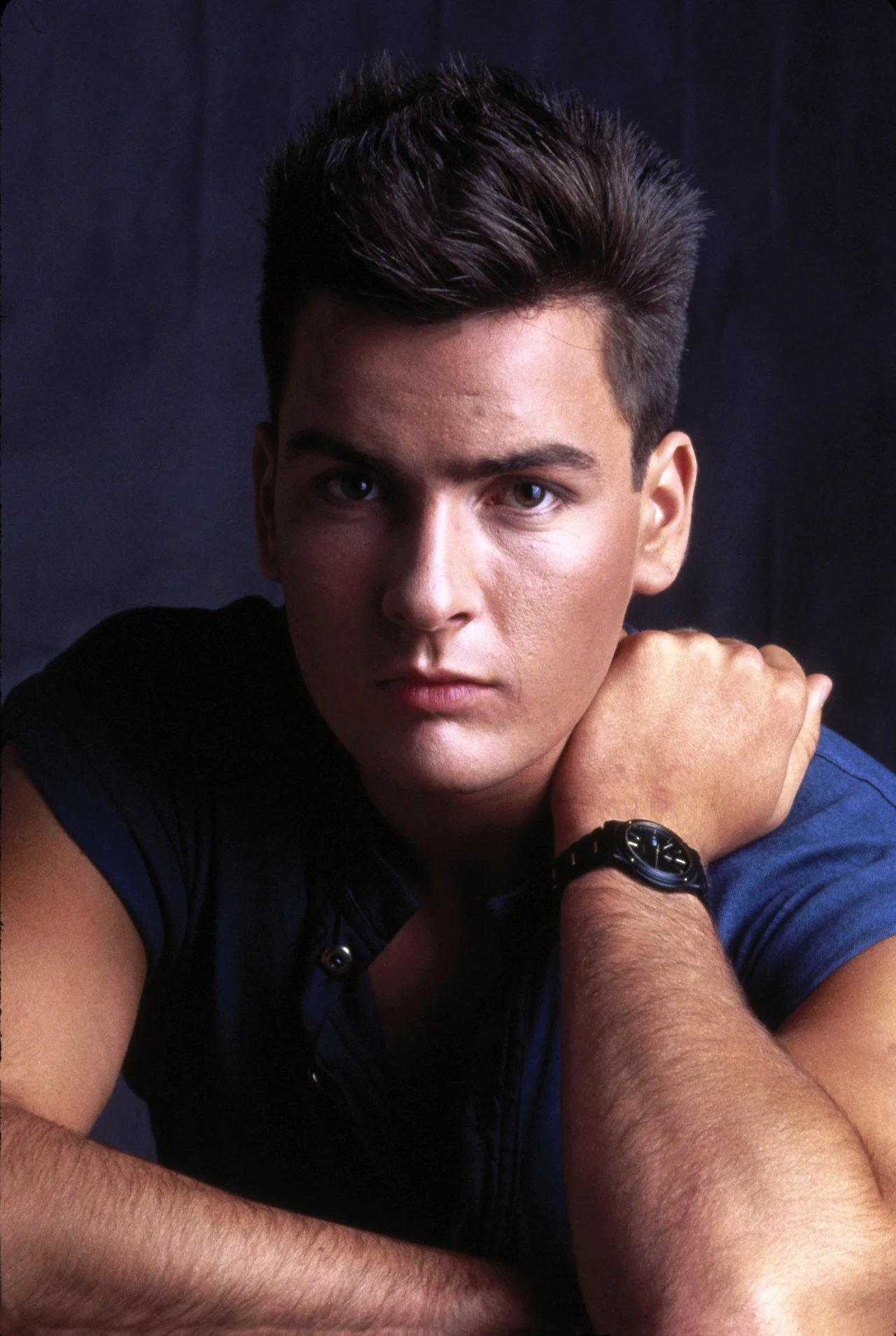 Pierwszą rolą Charliego Sheena był występ w filmie telewizyjnym "The Execution of Private Slovik" (1974). Malec miał wówczas 9 lat, a na planie znalazł się oczywiście za sprawą swojego ojca, znanego aktora Martina Sheena. 