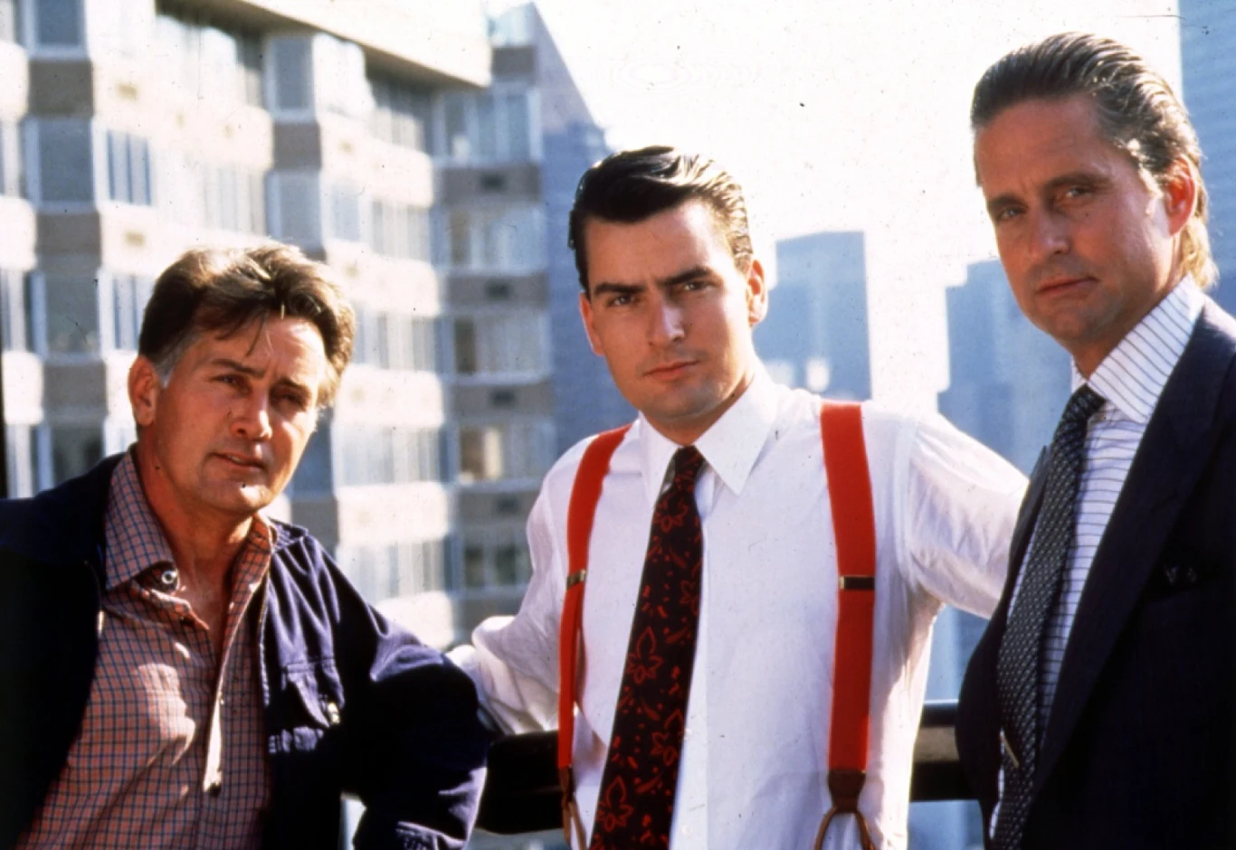 Stone'owi tak dobrze pracowało się z Sheenem, że powierzył mu główną rolę także w swoim kolejnym filmie. W "Wall Street" (1987) aktor wcielił się w młodego maklera giełdowego Buda Foxa, który niespodziewanie zostaje współpracownikiem bogatego i bezwzględnego finansisty, Gordona Gekko. Tego ostatniego zagrał Michael Douglas i rola ta przyniosła mu jedynego w karierze Oscara. W "Wall Street" Sheen ponownie spotkał się na planie z tatą - Martin Sheen grał... ojca jego bohatera.