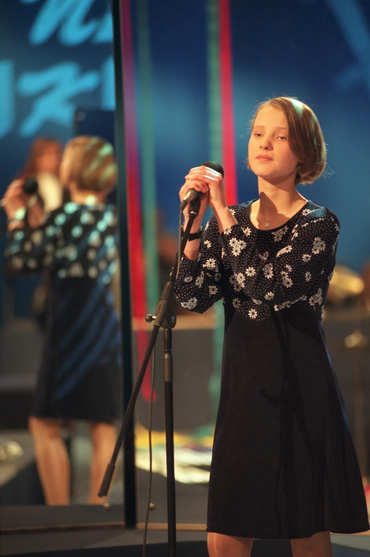 Joanna Kulig jest absolwentką krakowskiej PWST im. Ludwika Solskiego, specjalizacja wokalno-estradowa. Jest aktorką śpiewającą - słyszeliśmy ją m.in. na płycie "Nawet" Grzegorza Turnaua, którego piosenka "Między ciszą" zapewniła jej 3. miejsce w finale "Szansy na sukces" w 1998 r.; a także w spektaklach muzycznych przygotowywanych przez artystów Piwnicy Pod Baranami.