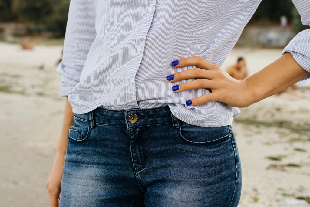 Najmodniejsze jeansy znajdziesz w second-handzie