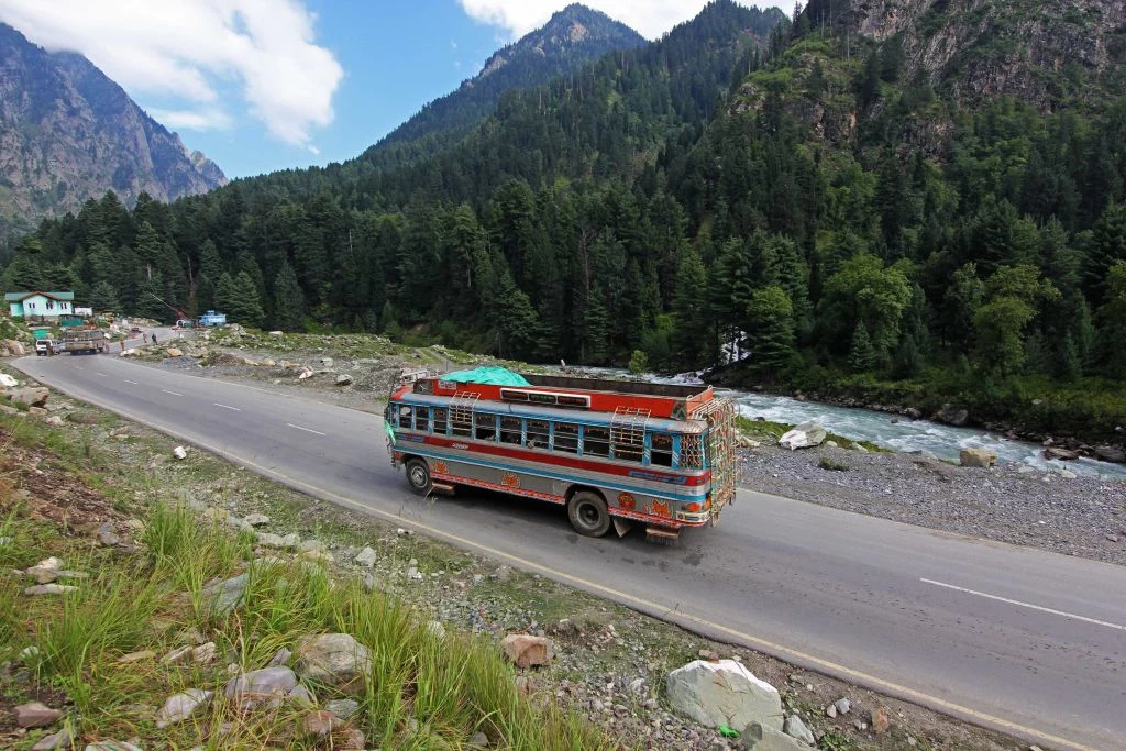 Autobus jest bardzo popularnym środkiem transportu w Indiach