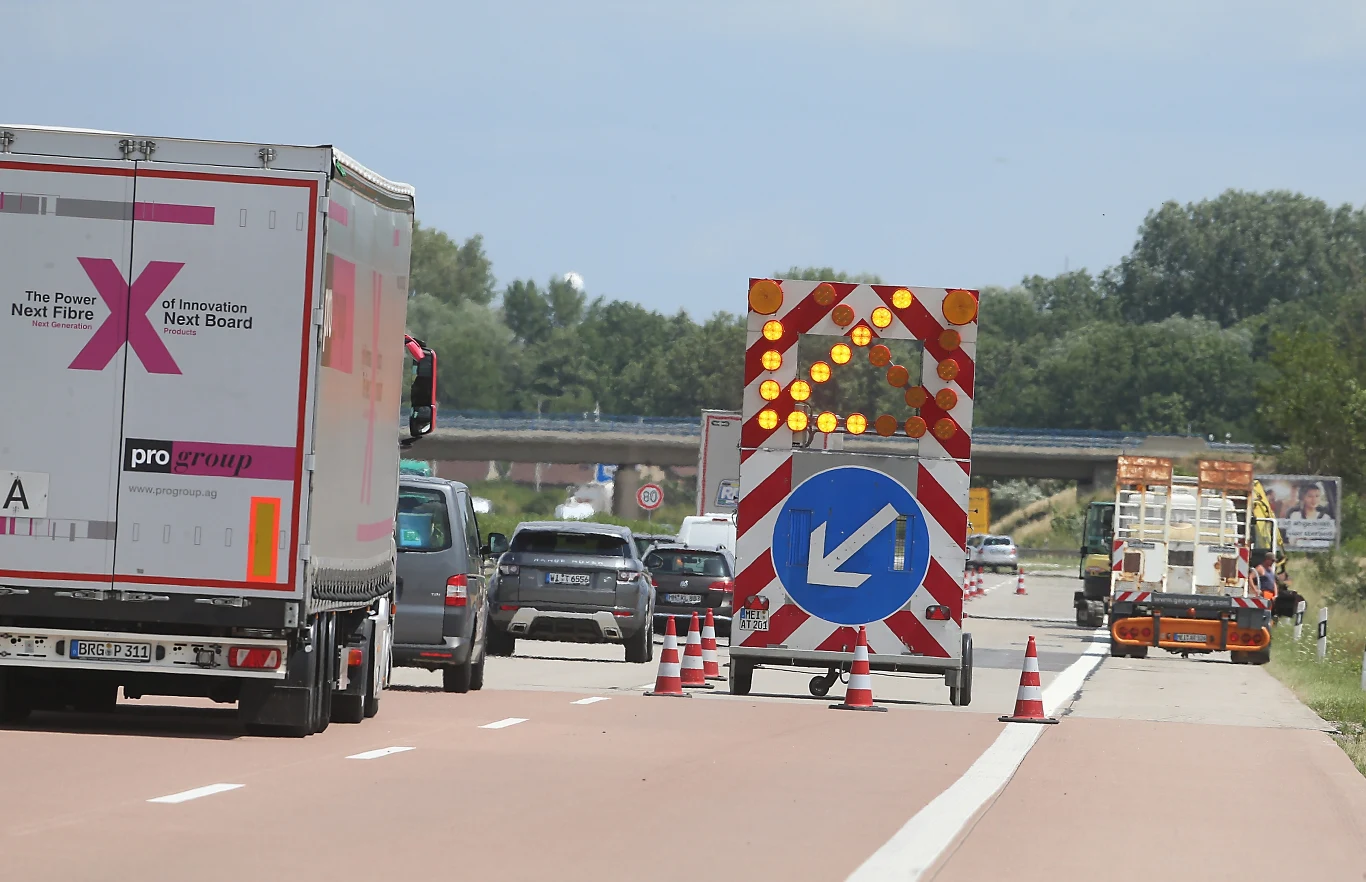 Tak powinno się zabezpieczać miejsce kolizji Tak powinno się zabezpieczać miejsce kolizji