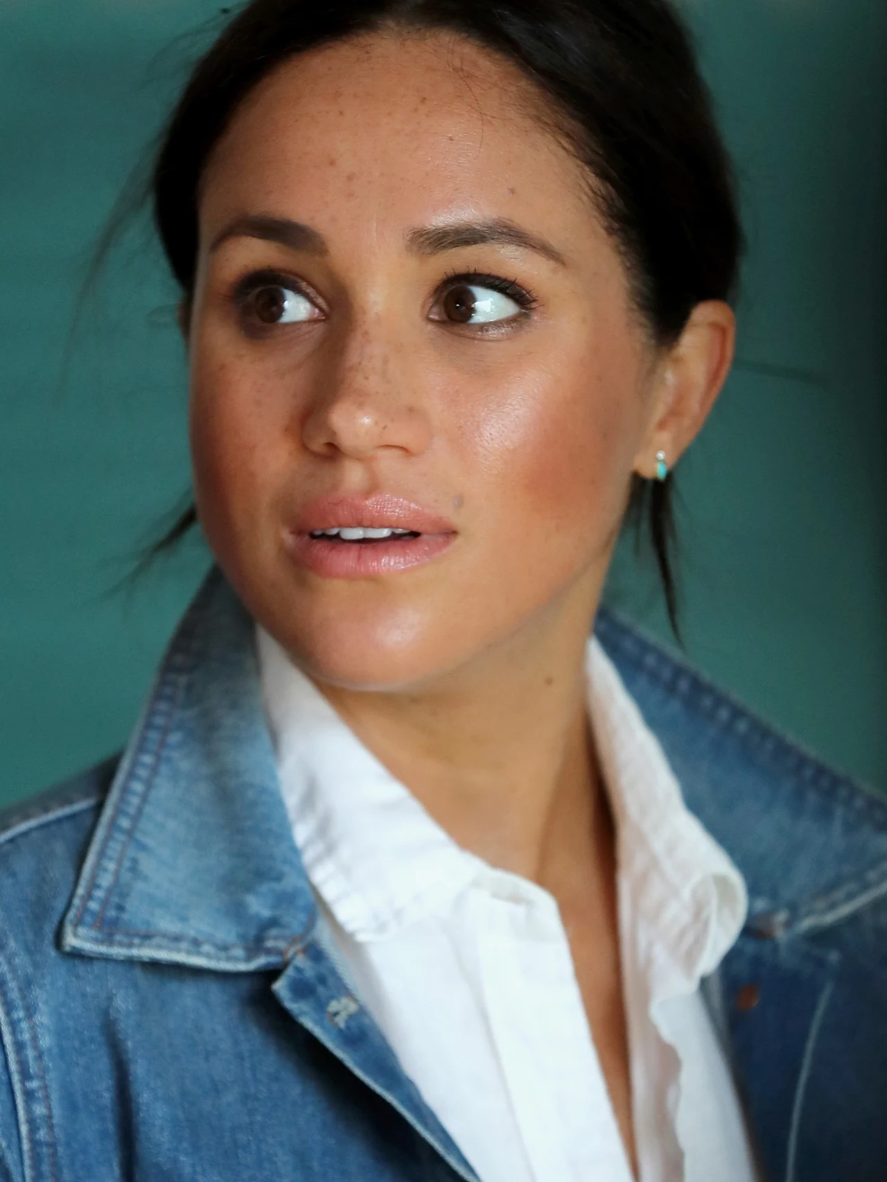 To, że Meghan Markle – żona księcia Harry'ego – skonfliktowana jest z prawie całą swoją rodziną, nie jest już dzisiaj tajemnicą chyba dla nikogo. Jednak największy żal księżna ma do swego ojca, Thomasa, który od dawna ostro krytykuje ją w mediach, a jednocześnie na całej sytuacji stara się to i owo dla siebie ugrać (Thomas chciał podobno zarobić na ślubie swojej córki fotografując całe wydarzenie w porozumieniu ze znajomym paparazzo; zdjęcia z uroczystości zamierzał ponoć później sprzedać mediom za 100 tys. dolarów). Wieść niesie, że za każdy wywiad, którego udziela tabloidom, ojciec Meghan żąda sowitego wynagrodzenia.  To, że Meghan Markle – żona księcia Harry'ego – skonfliktowana jest z prawie całą swoją rodziną, nie jest już dzisiaj tajemnicą chyba dla nikogo. Jednak największy żal księżna ma do swego ojca, Thomasa, który od dawna ostro krytykuje ją w mediach, a jednocześnie na całej sytuacji stara się to i owo dla siebie ugrać (Thomas chciał podobno zarobić na ślubie swojej córki fotografując całe wydarzenie w porozumieniu ze znajomym paparazzo; zdjęcia z uroczystości zamierzał ponoć później sprzedać mediom za 100 tys. dolarów). Wieść niesie, że za każdy wywiad, którego udziela tabloidom, ojciec Meghan żąda sowitego wynagrodzenia.