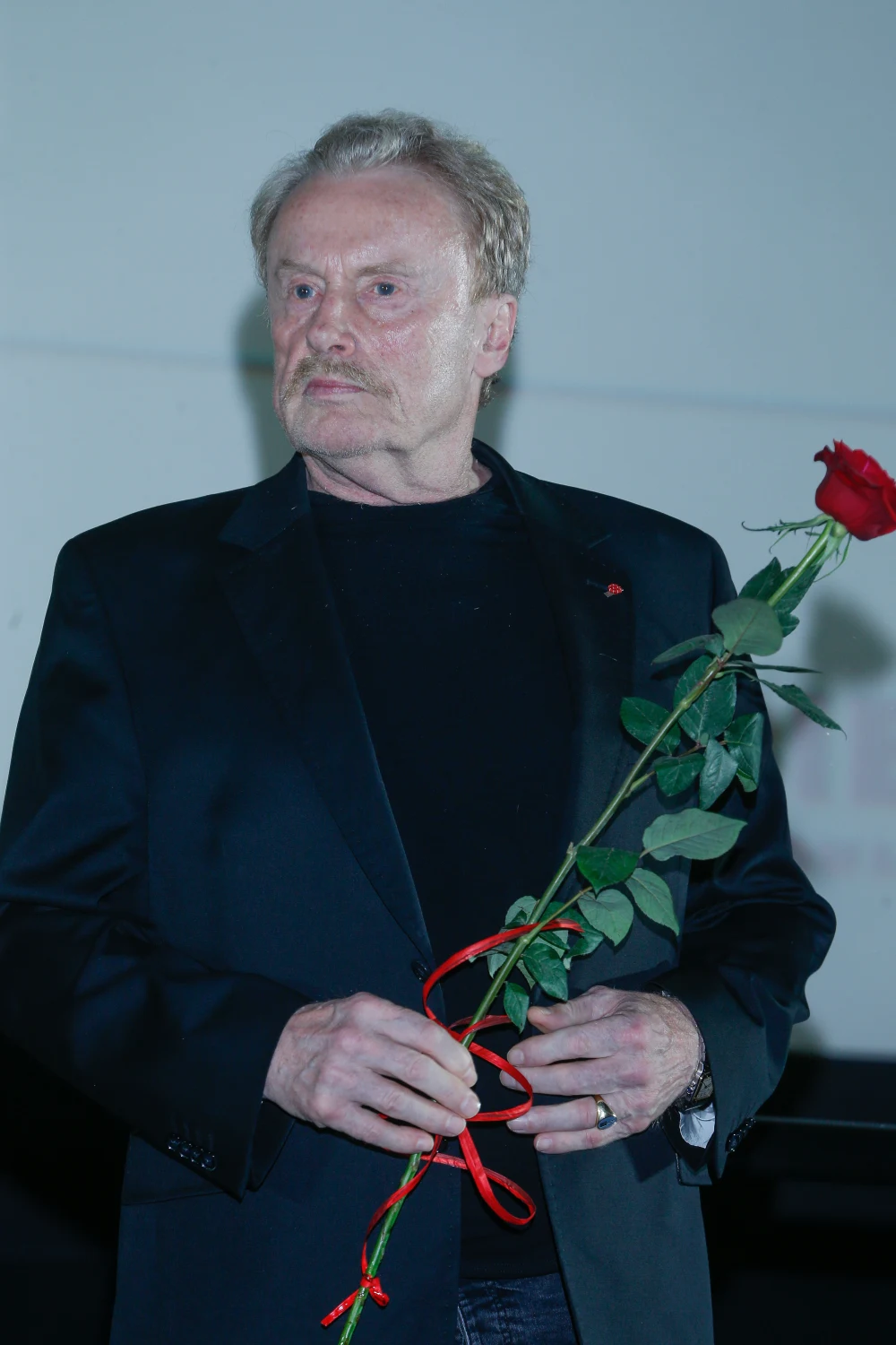 Obaj mężczyźni poróżnili się na tym tle; oliwy do ognia dolewał zresztą sam Rafał, który na łamach prasy nie szczędził ojcu cierpkich słów. W jednym z wywiadów wyznał nawet, że ojciec zniszczył mu dzieciństwo (bardziej niż rodzina miały go ponoć interesować kariera i romanse). Dziś jednak konflikt Rafała i Daniela Olbrychskich należy już do przeszłości. Obaj mężczyźni doszli z sobą do porozumienia i starają się nie wracać do tego, co ich poróżniło. Obaj mężczyźni poróżnili się na tym tle; oliwy do ognia dolewał zresztą sam Rafał, który na łamach prasy nie szczędził ojcu cierpkich słów. W jednym z wywiadów wyznał nawet, że ojciec zniszczył mu dzieciństwo (bardziej niż rodzina miały go ponoć interesować kariera i romanse). Dziś jednak konflikt Rafała i Daniela Olbrychskich należy już do przeszłości. Obaj mężczyźni doszli z sobą do porozumienia i starają się nie wracać do tego, co ich poróżniło.