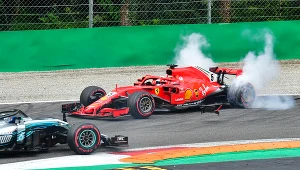 Lewis Hamilton (z lewej) i Sebastian Vettel podczas GP Włoch