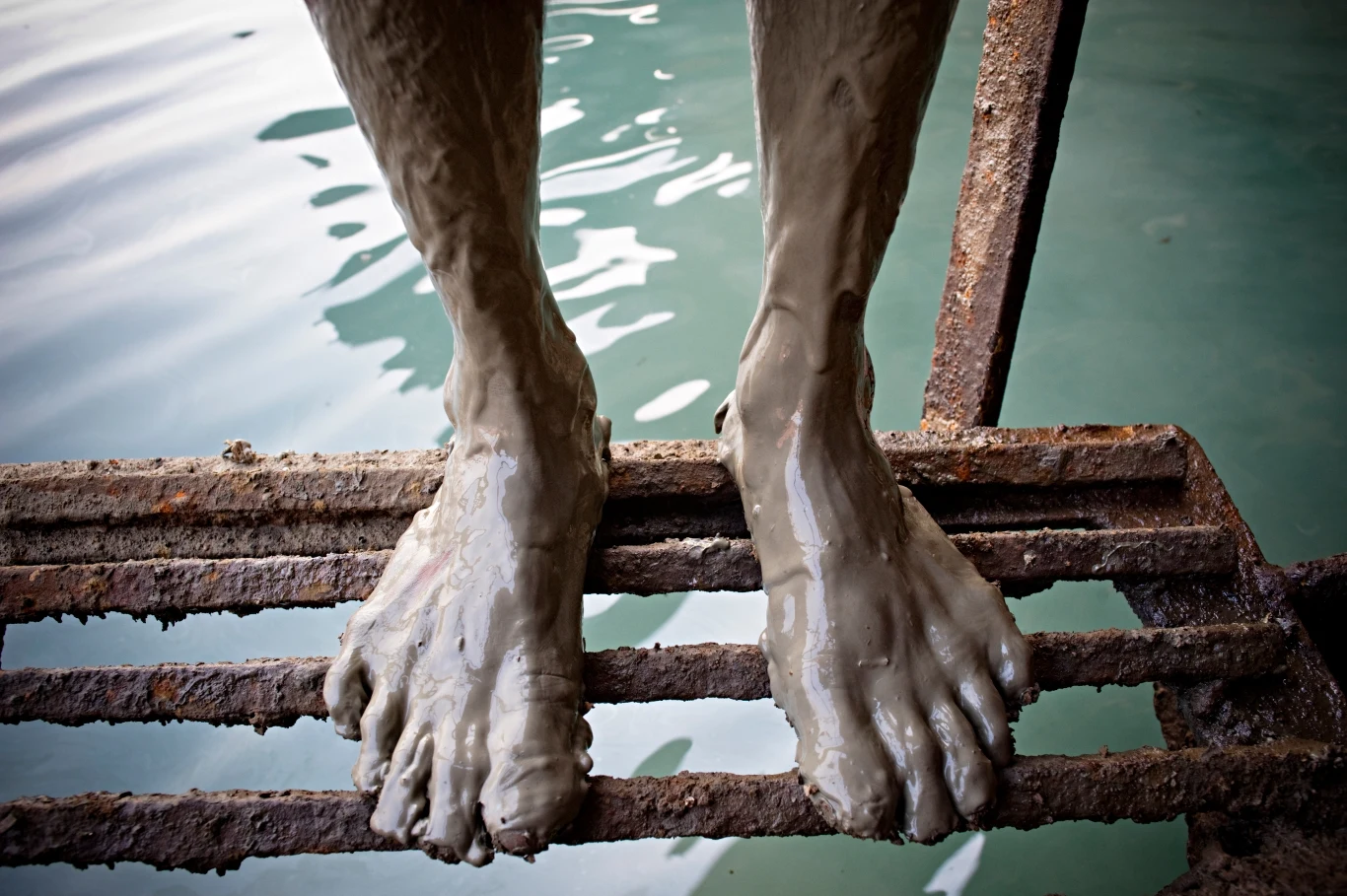 Zamiast piasku - lepki, cuchnący, ohydny śluz