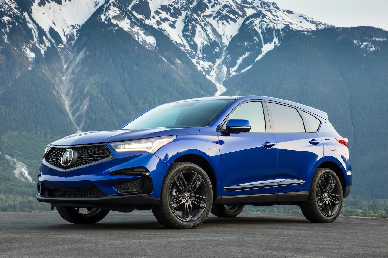 MDX to kolejne auto Acury w zestawieniu i kolejny model, którego nie spotkamy na drogach w Europie. Według danych portalu Motor Illustrated w pierwszej połowie 2020 roku z amerykańskich salonów wyjechało niemal 18 tys. egzemplarzy tego auta. Acura MDX jest 5-metrowym SUV-em dostępnym z 3 rzędami siedzeń. Samochód może być napędzany przez ponad 320-konny napęd hybrydowy z silnikiem V6 lub V-szóstkę 3.5 o mocy 290 KM. MDX to kolejne auto Acury w zestawieniu i kolejny model, którego nie spotkamy na drogach w Europie. Według danych portalu Motor Illustrated w pierwszej połowie 2020 roku z amerykańskich salonów wyjechało niemal 18 tys. egzemplarzy tego auta. Acura MDX jest 5-metrowym SUV-em dostępnym z 3 rzędami siedzeń. Samochód może być napędzany przez ponad 320-konny napęd hybrydowy z silnikiem V6 lub V-szóstkę 3.5 o mocy 290 KM.