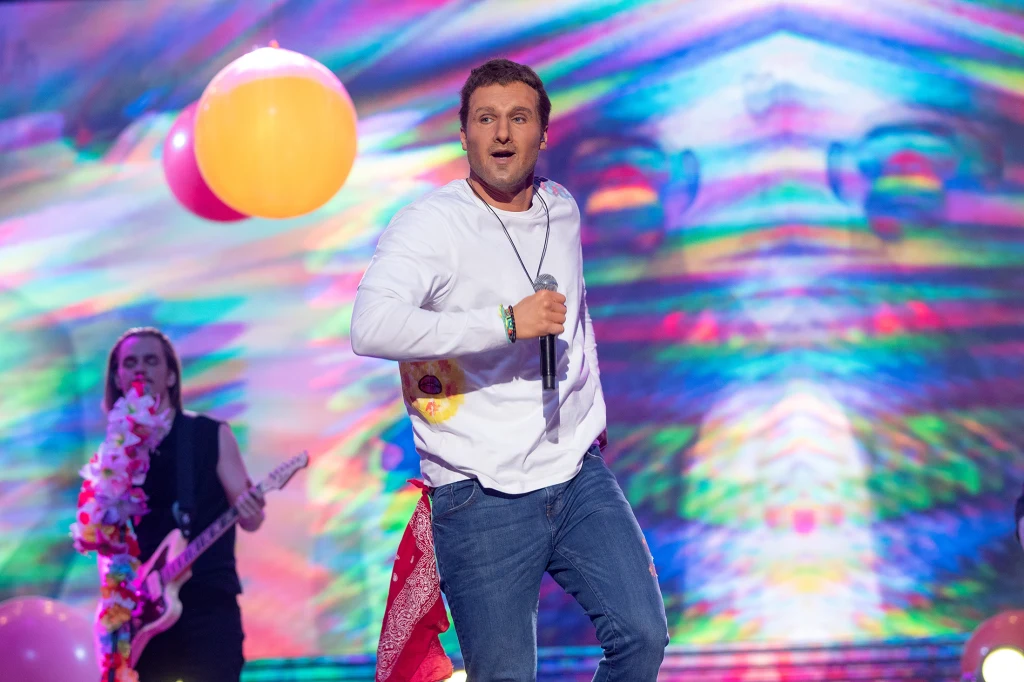 Karol Dziuba jako Chris Martin Karol Dziuba jako Chris Martin