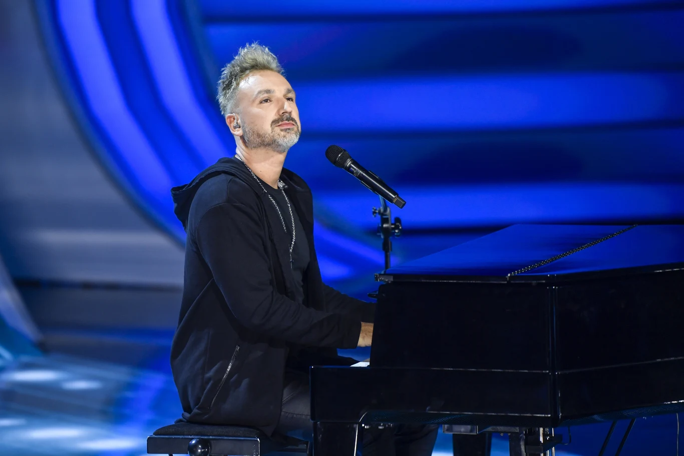 Mateusz Ziołko wykonał swoją nową piosenkę "S.O.S".