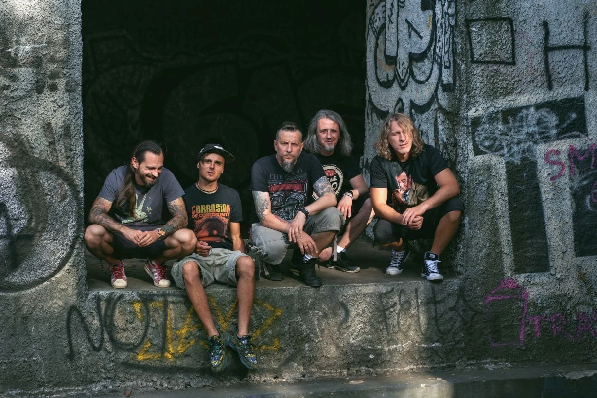 Luxtorpeda w pełnym składzie