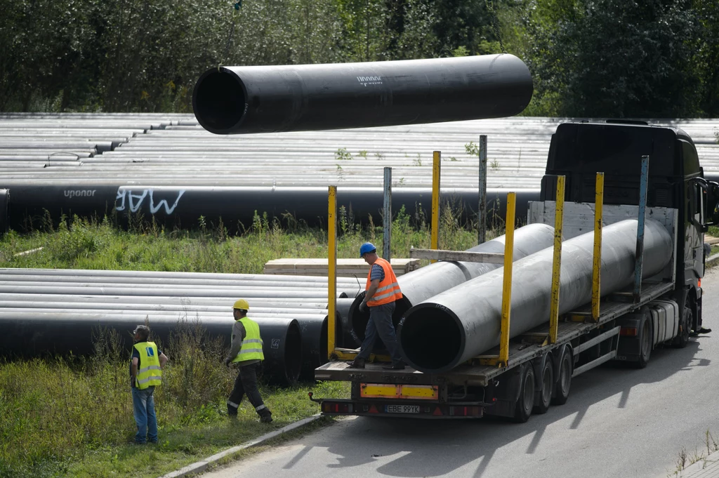 Tym razem koszty budowy i utrzymania instalacji poniesie stolica. Decyzją prezesa Wód Polskich Przemysława Dacy nieodpłatnie zostaną użyczone miastu rury niezbędne do obsługi tego przesyłu. Tym razem koszty budowy i utrzymania instalacji poniesie stolica. Decyzją prezesa Wód Polskich Przemysława Dacy nieodpłatnie zostaną użyczone miastu rury niezbędne do obsługi tego przesyłu.