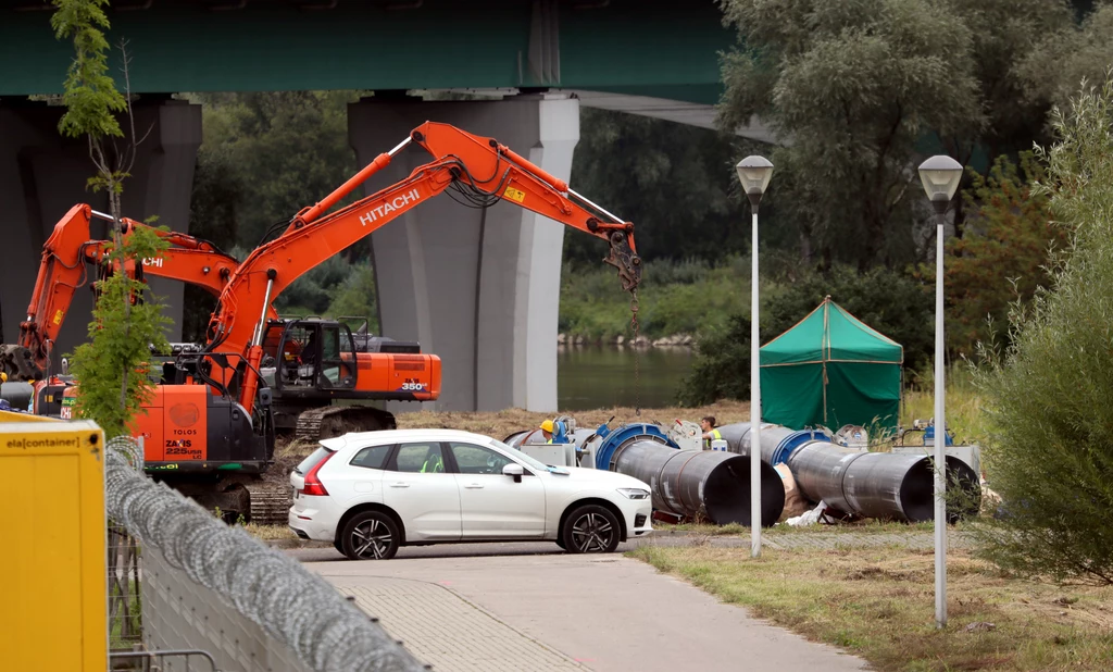 Do awarii kolektorów odprowadzających ścieki z lewobrzeżnej Warszawy do oczyszczalni Czajka doszło w sobotę 29 sierpnia. Do awarii kolektorów odprowadzających ścieki z lewobrzeżnej Warszawy do oczyszczalni Czajka doszło w sobotę 29 sierpnia.