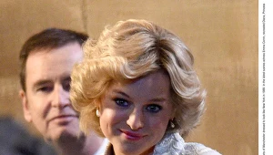 Emma Corrin jako księżna Diana na planie "The Crown"