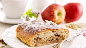 Strudel z masą jabłeczną