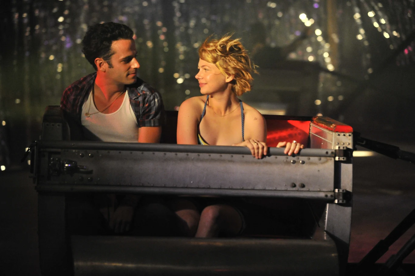 Po roli u samego Martina Scorsese w "Wyspie tajemnic" (2010), aktorka wystąpiła w niezależnym filmie Sary Polley "Take This Waltz" (2011). Gwiazda wcielała się w nim w Margot, mężatkę z pięcioletnim stażem, odczuwającą znużenie w związku, który nie dostarcza jej już nowych, ekscytujących wrażeń. Pewnego dnia kobieta poznaje atrakcyjnego Daniela (Luke Kirby) i z miejsca się w nim zakochuje.