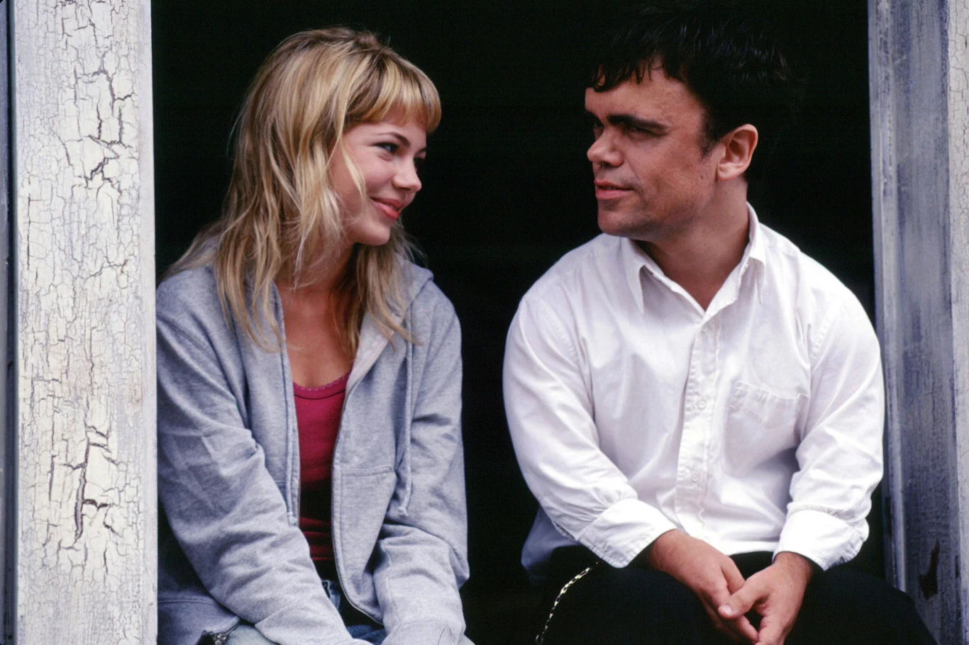 Następnie aktorka - wraz z inną wówczas młodą zdolną, Kirsten Dunst - zagrała w komedii "Dick" (1999), obliczonej na sparodiowanie afery Watergate, po czym wraz z Chloë Sevigny wcieliły się w lesbijską parę w telewizyjnej produkcji "Gdyby ściany mogły mówić 2" (2000). Najbardziej udanym projektem, w jakim wówczas wzięła udział aktorka, był jednak niezależny komediodramat "Dróżnik" (2003), którego głównym bohaterem był zafascynowany kolejnictwem karzeł (Peter Dinklage).