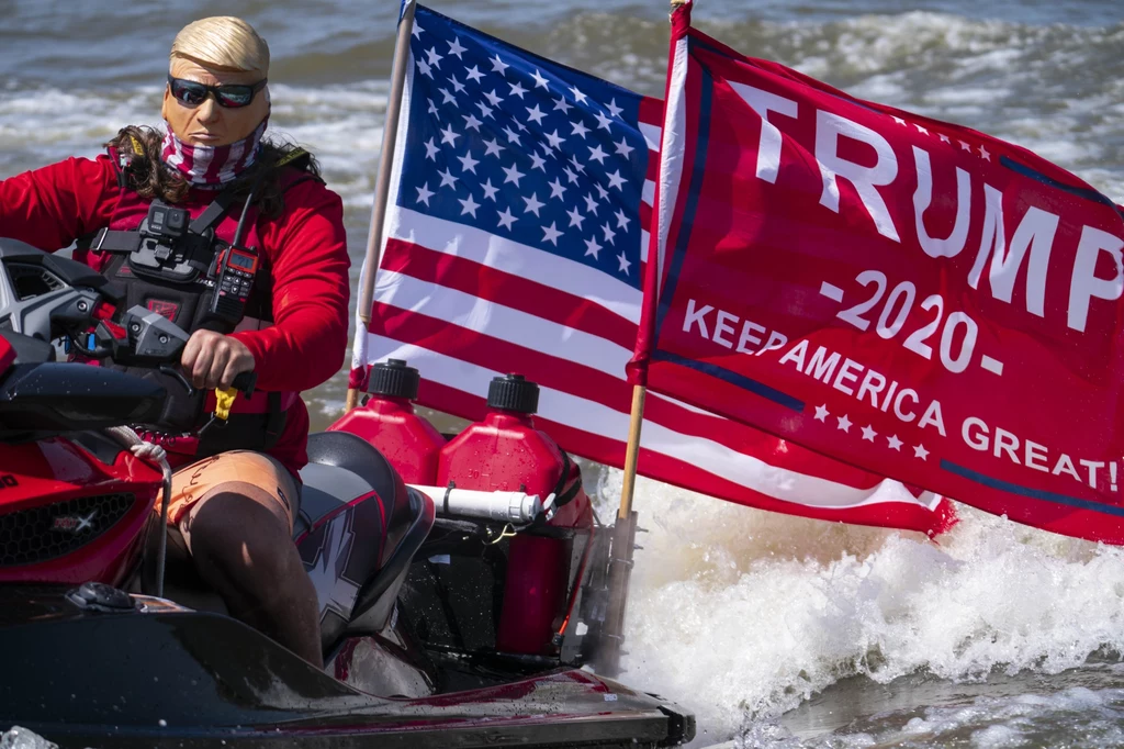 Parada poparcia dla prezydenta USA Donalda Trumpa zorganizowana na jeziorze w Teksasie Parada poparcia dla prezydenta USA Donalda Trumpa zorganizowana na jeziorze w Teksasie