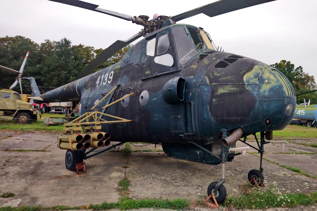 Uzbrojone Mi-4 w barwach lotnictwa Czechosłowacji w Muzeum Lotnictwa Vyskov w Czechach