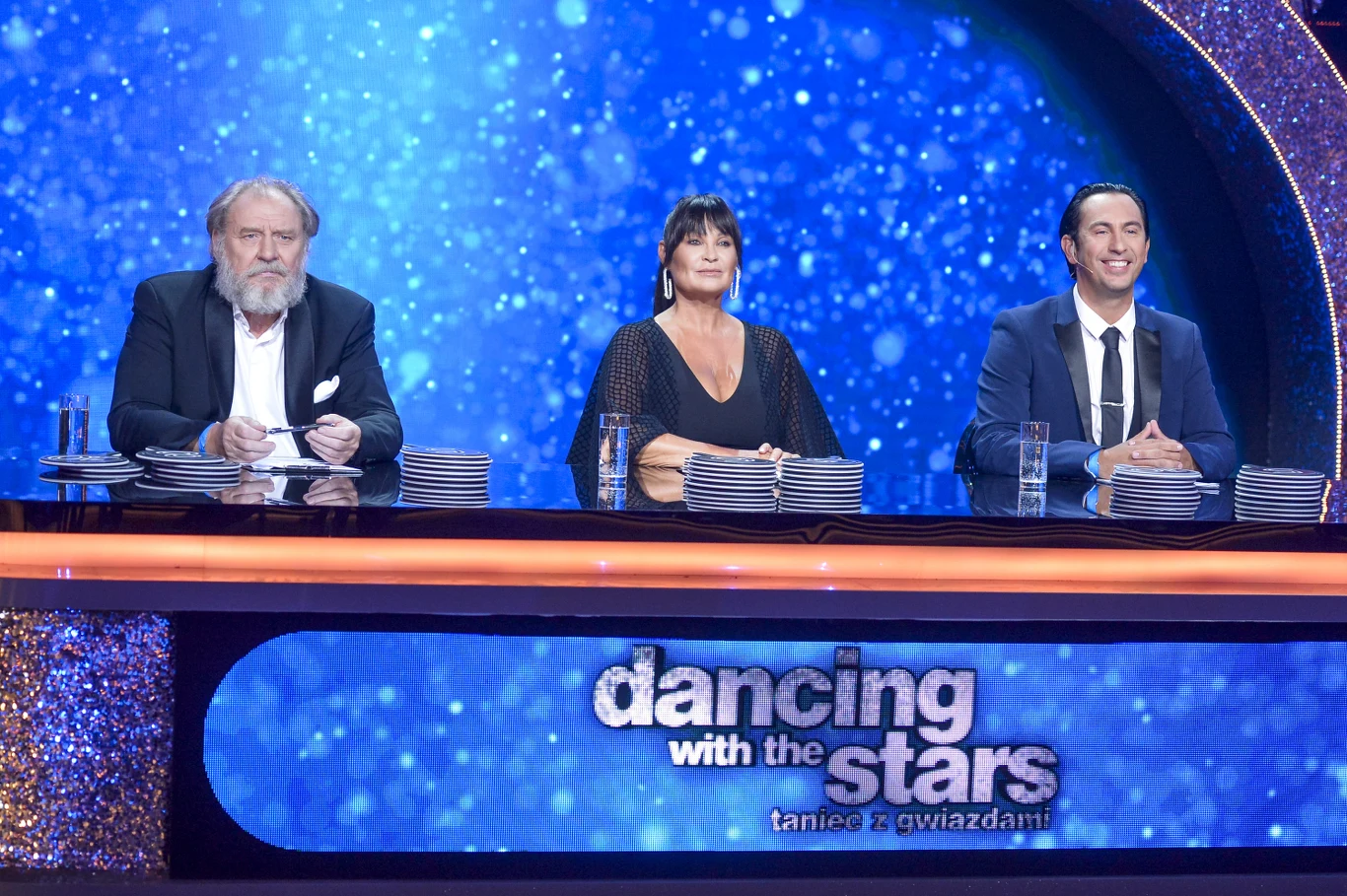 Od 2014 roku Andrzej Grabowski jest jurorem w programie "Dancing with the Stars. Taniec z Gwiazdami". Aktor nie ukrywa, że na tańcu zupełnie się nie zna. W show Polsatu, zamiast oceniać taneczne umiejętności uczestników, koncentruje się na wymyślaniu zabawnych rymowanek komentujących występy gwiazd.

Na zdjęciu: Andrzej Grabowski, Michał Malitowski oraz Iwona Pavlović