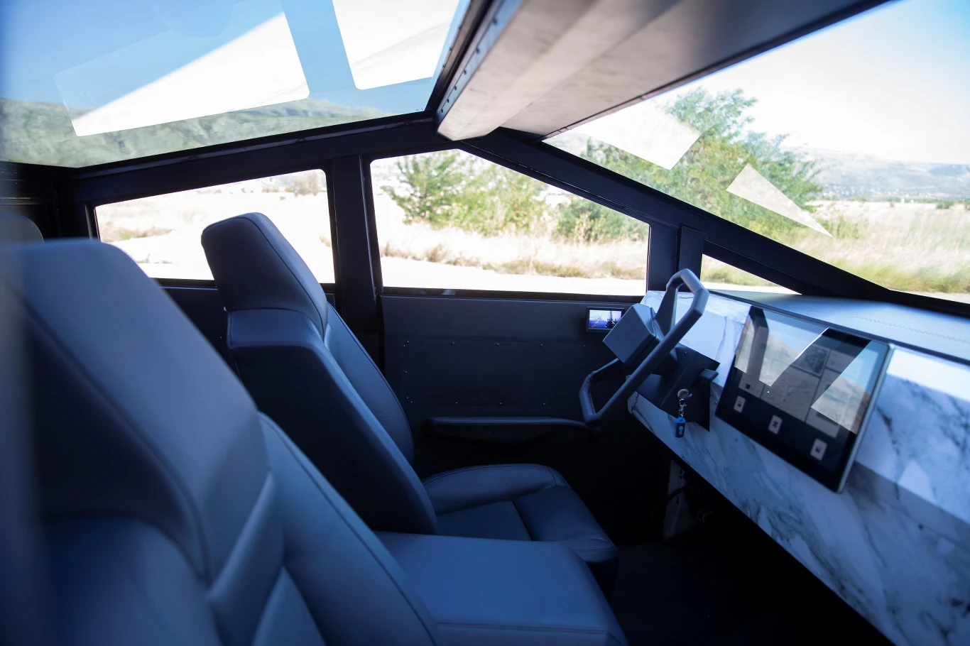 Tesla kosztem 1.1 miliarda dolarów planuje wybudować fabrykę w okolicy miasta Austin w stanie Texas. To tam powstawać ma cybertruck. Taką wiadomość podał oficjalnie w lipcu właściciel firmy i jeden z najbogatszych ludzi świata - Elon Musk.