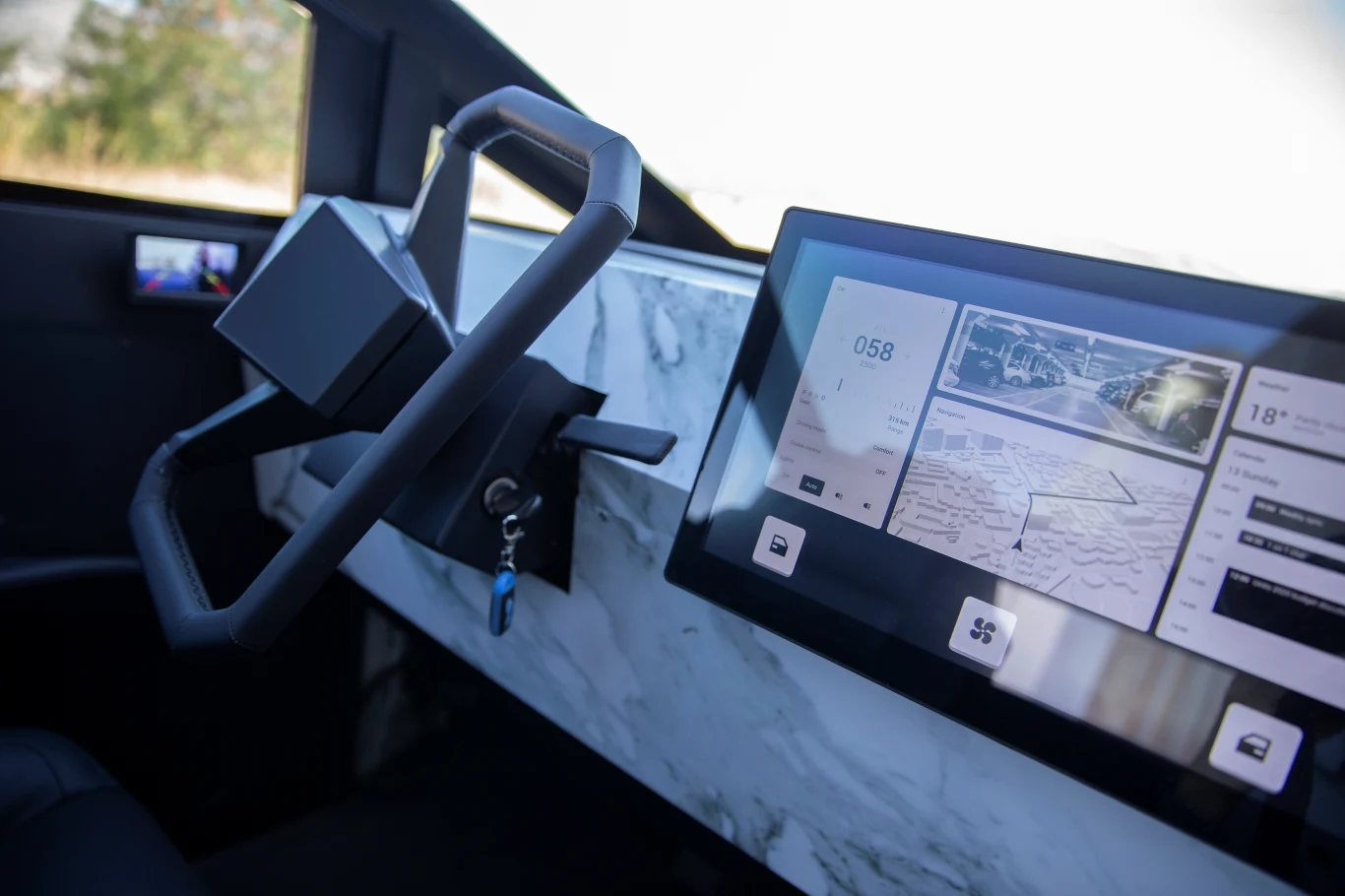 Cybertruck, którego sprzedaż ma rozpocząć się w 2021 roku kosztować będzie od 39.000 dolarów wzwyż. Firma liczy, że model będzie jej najnowszym bestsellerem, który poważnie namiesza na amerykańskim rynku motoryzacyjnym. I nie tylko tam...