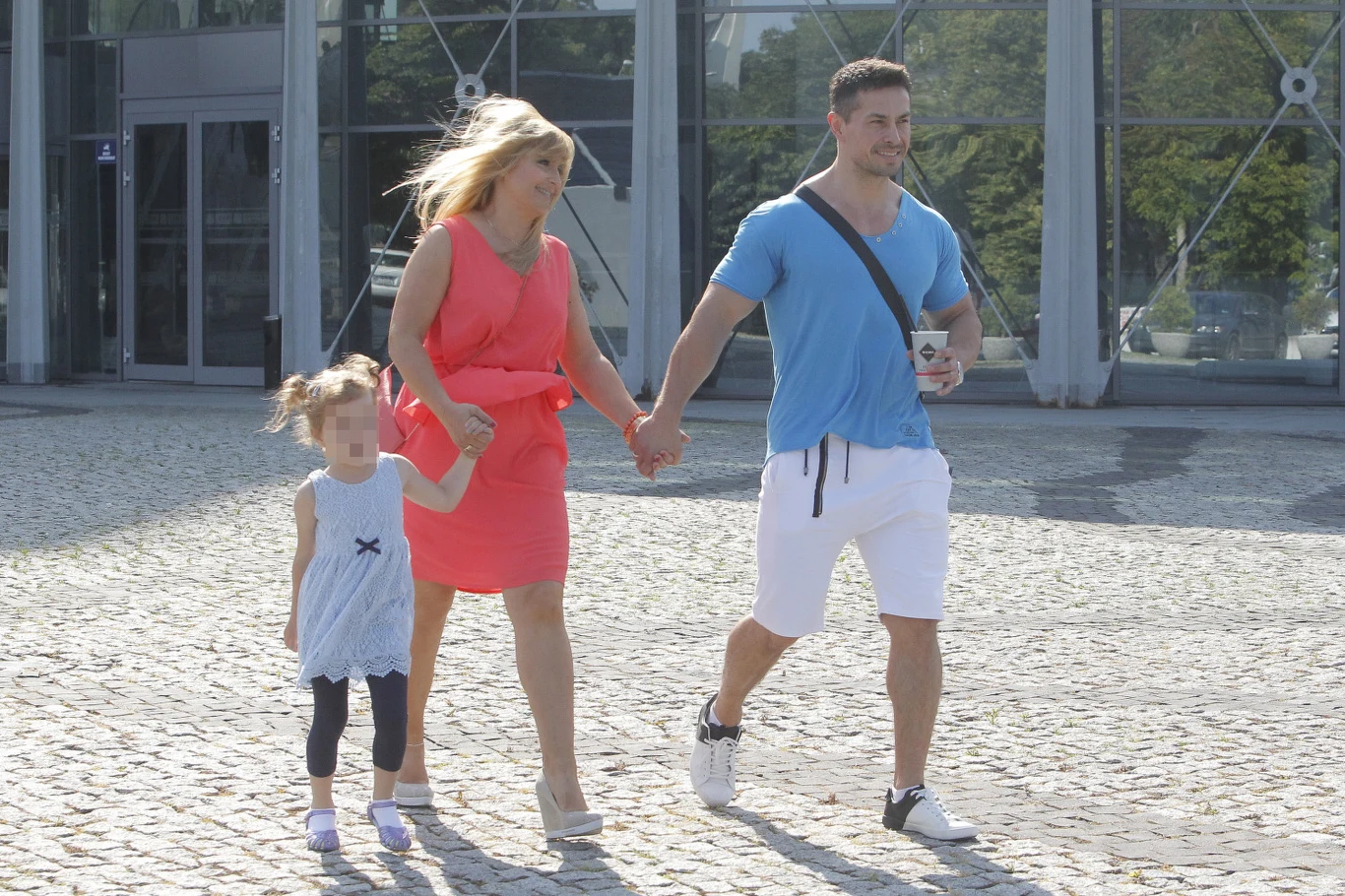 Kasia Skrzynecka z mężem i córką Alikią Ilią, 2016 rok