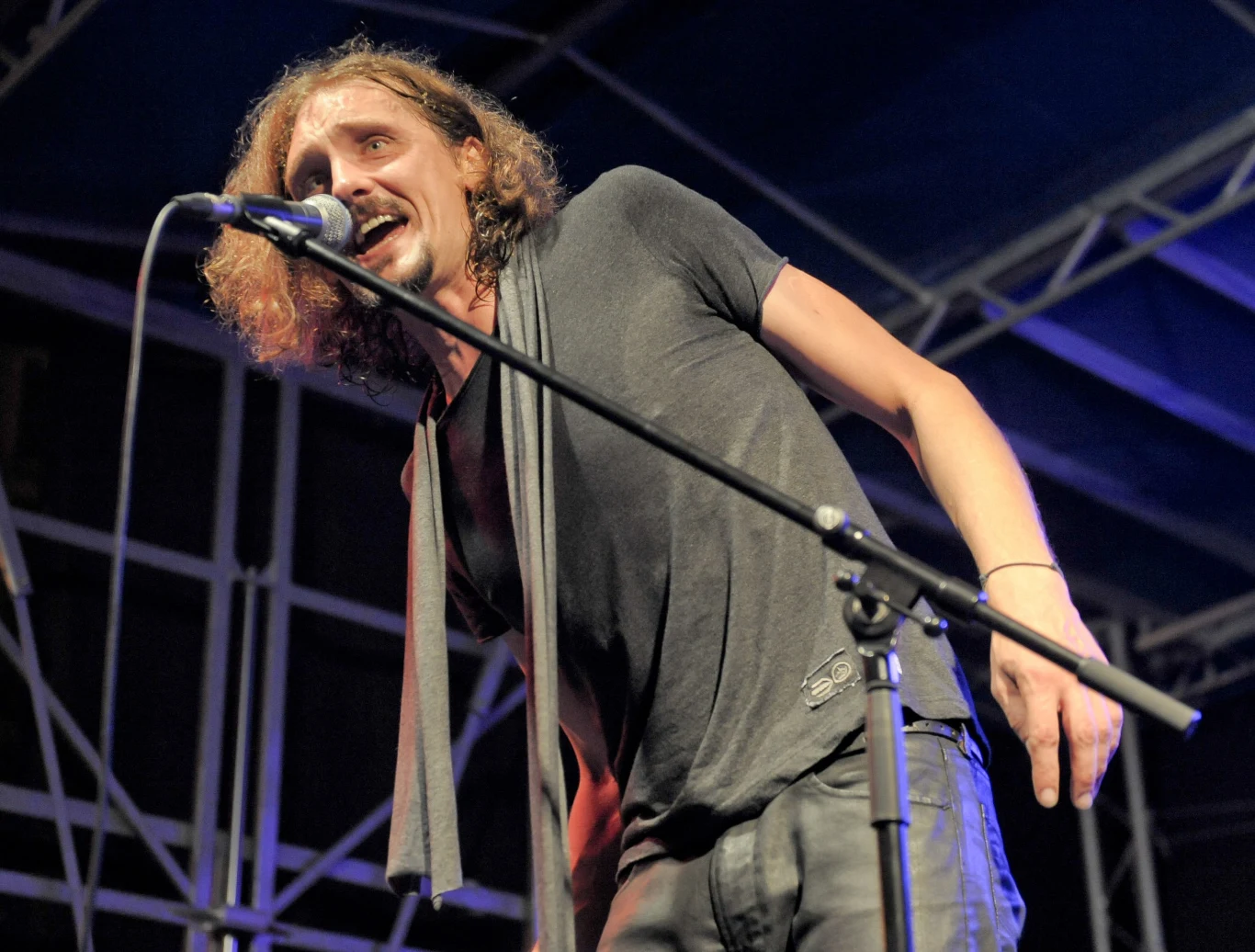 Gienek Loska podczas jednego z koncertów w 2014 roku