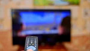 94,7 proc. gospodarstw domowych w Polsce posiada odbiornik telewizyjny, choć wskaźnik ten maleje wśród osób młodych i mieszkających w dużych miastach powyżej 500 tys. mieszkańców - wynika z Badania Założycielskiego Krajowego Instytutu Mediów za 2022 r.