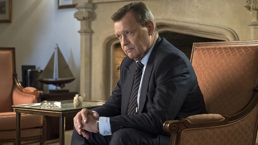 Jan (Jan Frycz) jest szarą eminencją krajowej finansjery. W swoim telefonie ma kontakty do prezesów największych banków w Polsce. Jego cyniczne pomysły i decyzje, z dnia na dzień, wpływają na gospodarkę i losy setek tysięcy osób.